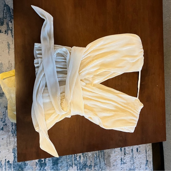 Lush Brand Sleeveless Top, Open back with shoulder pads! - Picture 3 of 4